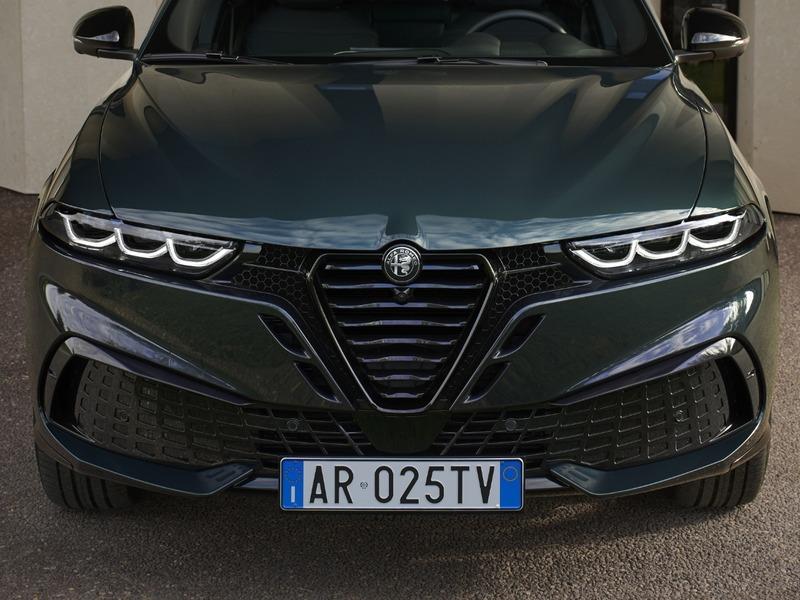 alfa_romeo_front_view_green.jpg