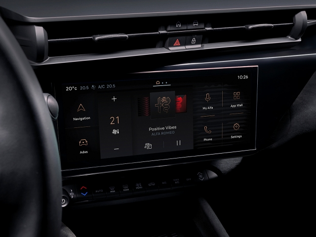 alfa-romeo-junior-touchscreen.png