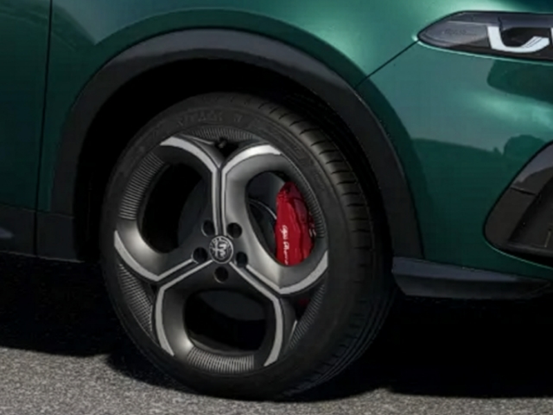 alfa_romeo_green_car_wheel.png
