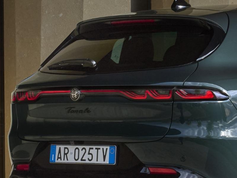 alfa_romeo_tonale_rear.jpg