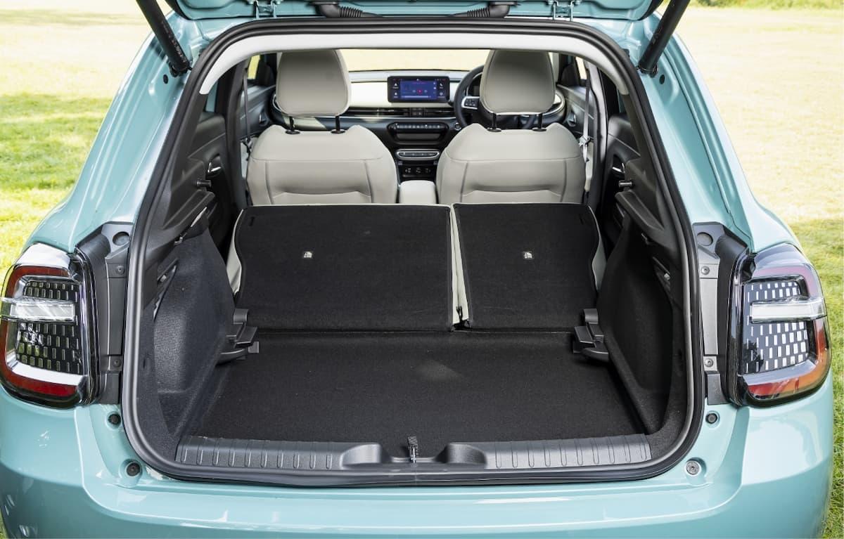 fiat-600-hybrid-luggage-compartment.jpg