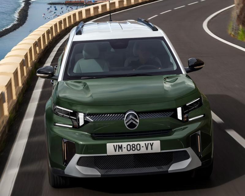 green_citroen_suv_front_view.jpg