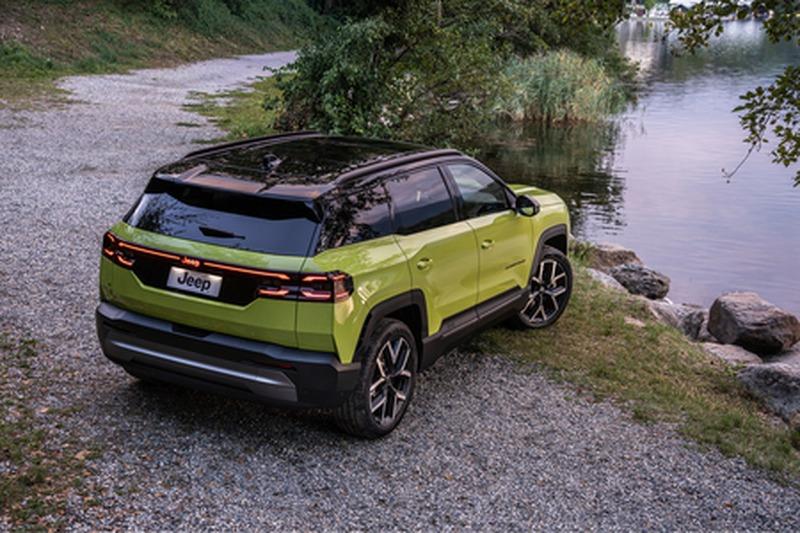 green_jeep_suv_lakeside.jpg