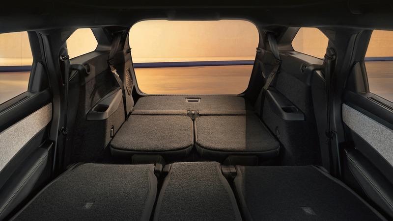 suv_rear_seats_folded_cargo.jpg